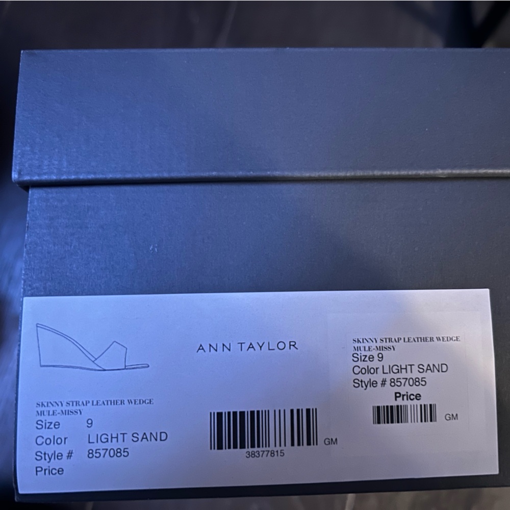 Ann Taylor White Mules with Black Heel - Picture 6 of 7